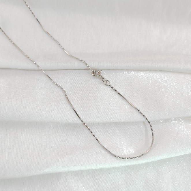 Chapado en blanco (unos 45 cm)