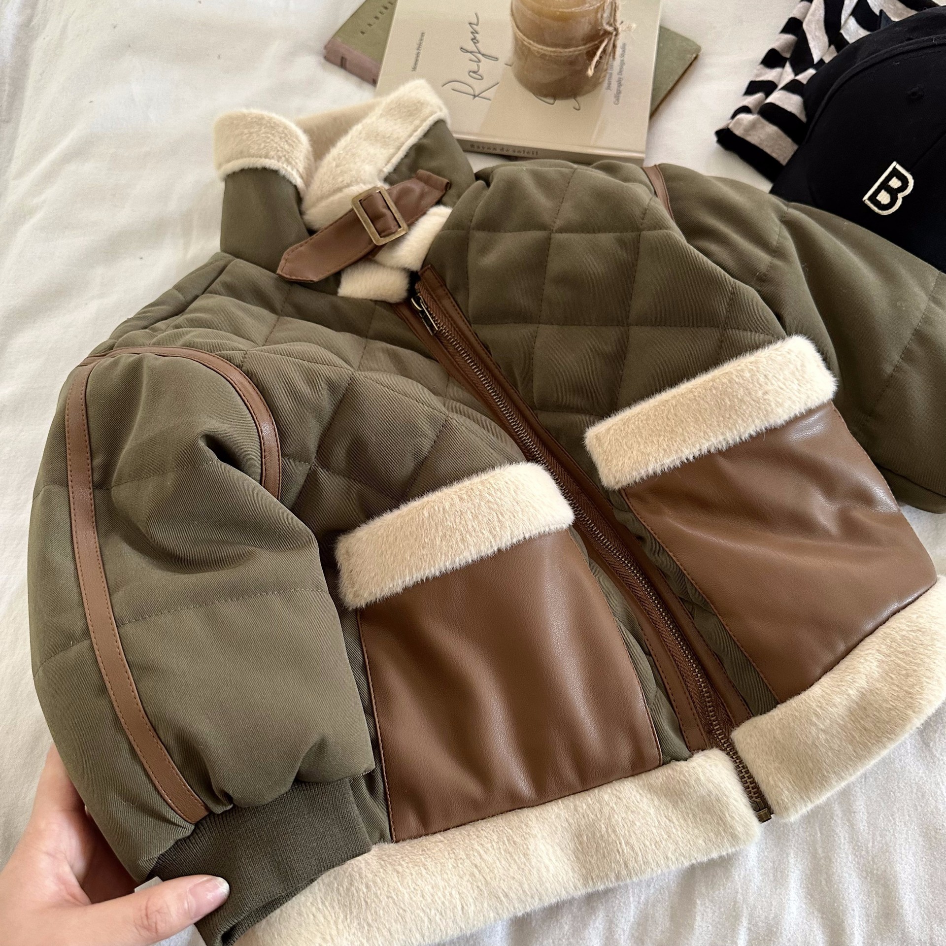 2023 Invierno nuevo estilo coreano de los niños engrosados de algodón acolchado abrigo niños y niñas contraste color peluquero acolchado abrigo escocesa abrigo