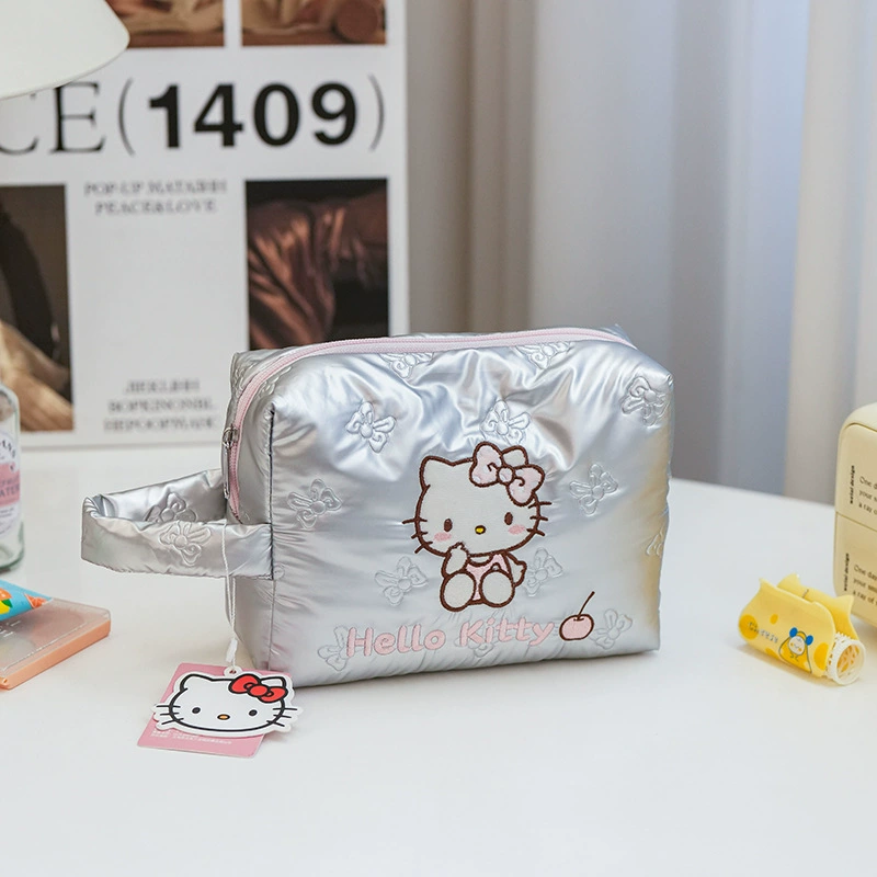 Косметичка Sanrio стеганая с синтепоном-наполнением, просторная дорожная организация, рисунки с героями