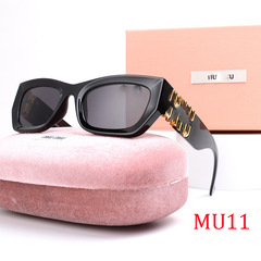 MU11クロスボーダーの人気モデルのでたらめな家の二層の金属のカードは高品の女性のサングラスを掛けます。