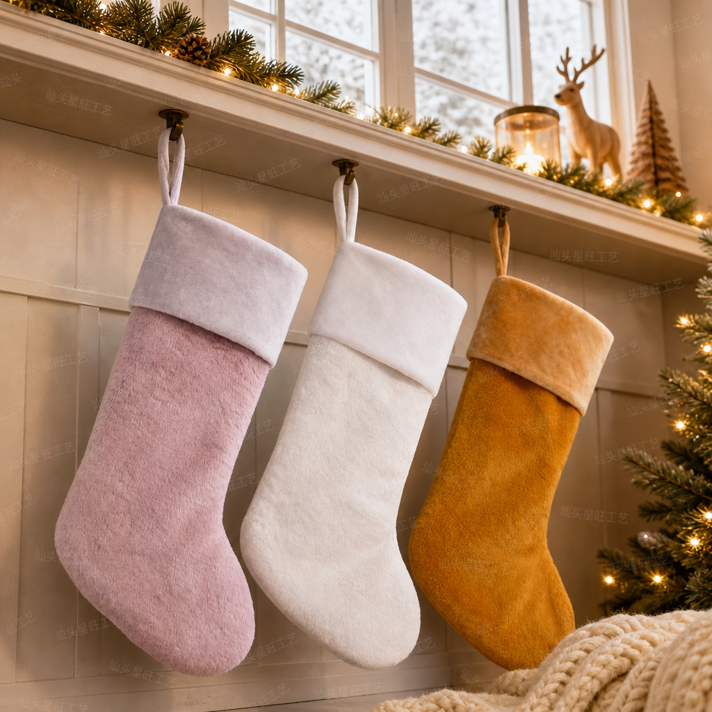 Navidad transfronteriza de peluche calcetines navideños creativos decoraciones navideñas bolsas de regalo bolsas de dulces colgantes de árbol de Navidad