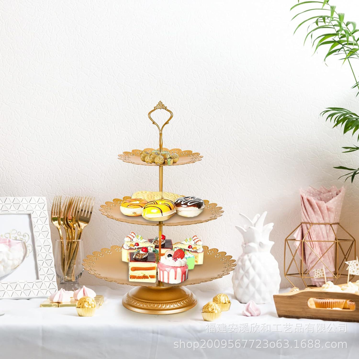 Soporte de pastel hueco dorado creativo de estilo europeo accesorios de boda mesa de postres decoración tienda de postres combinación de soporte de pastel de dim sum