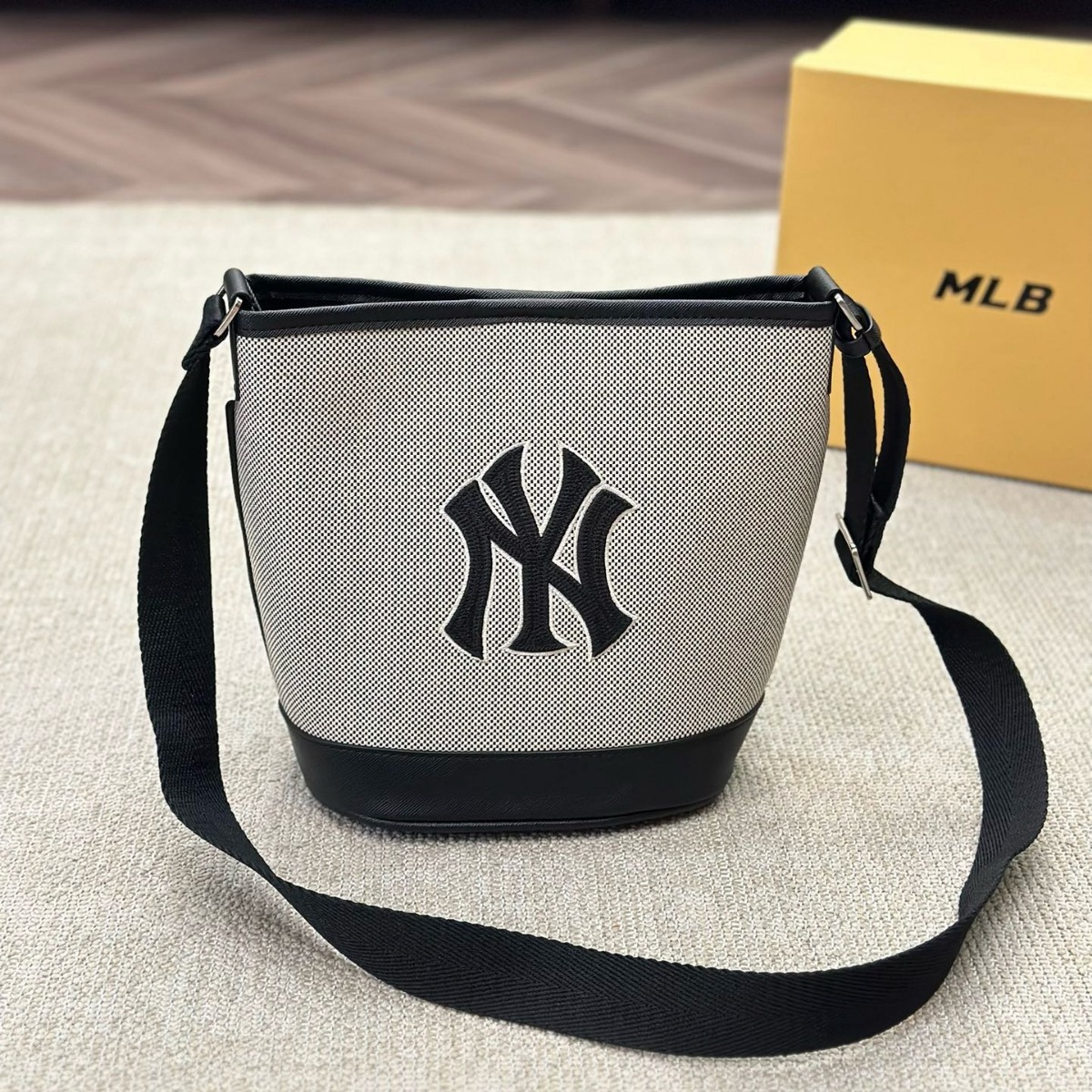 包包批发韩国MLB水桶包ny托特包2024新款帆布通勤女包老花斜挎包-阿里巴巴