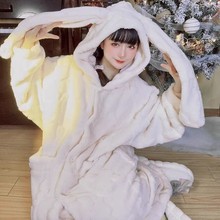 韩版珊瑚绒睡衣女款秋冬季新款可爱保暖宽松睡袍套装中长款家居服