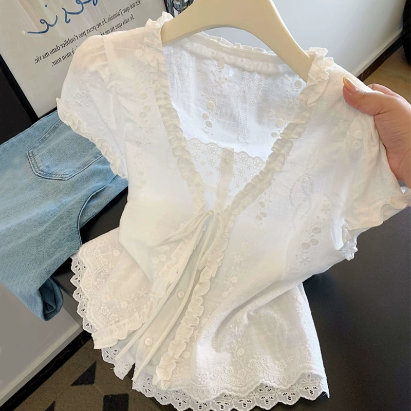 Французская легкая роскошная вышитая белая рубашка-двойка для женщин, лето 2025, женственный топ с короткими рукавами
