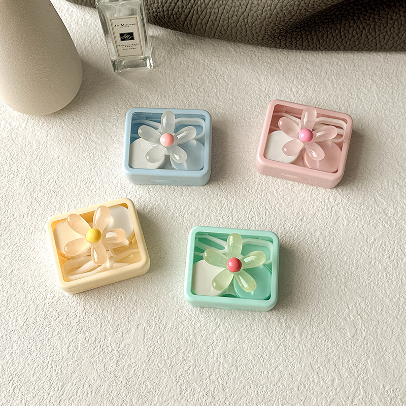 New Cute Little Flower Portable Transparent Contact Lens Case, High-Looking Aesthetic Contact Lens Box, Compact Companion Box for Students New Cute Little Flower Portable Transparent Contact Lens Case, High-Looking Aesthetic Contact Lens Box, Compact Companion Box for Students