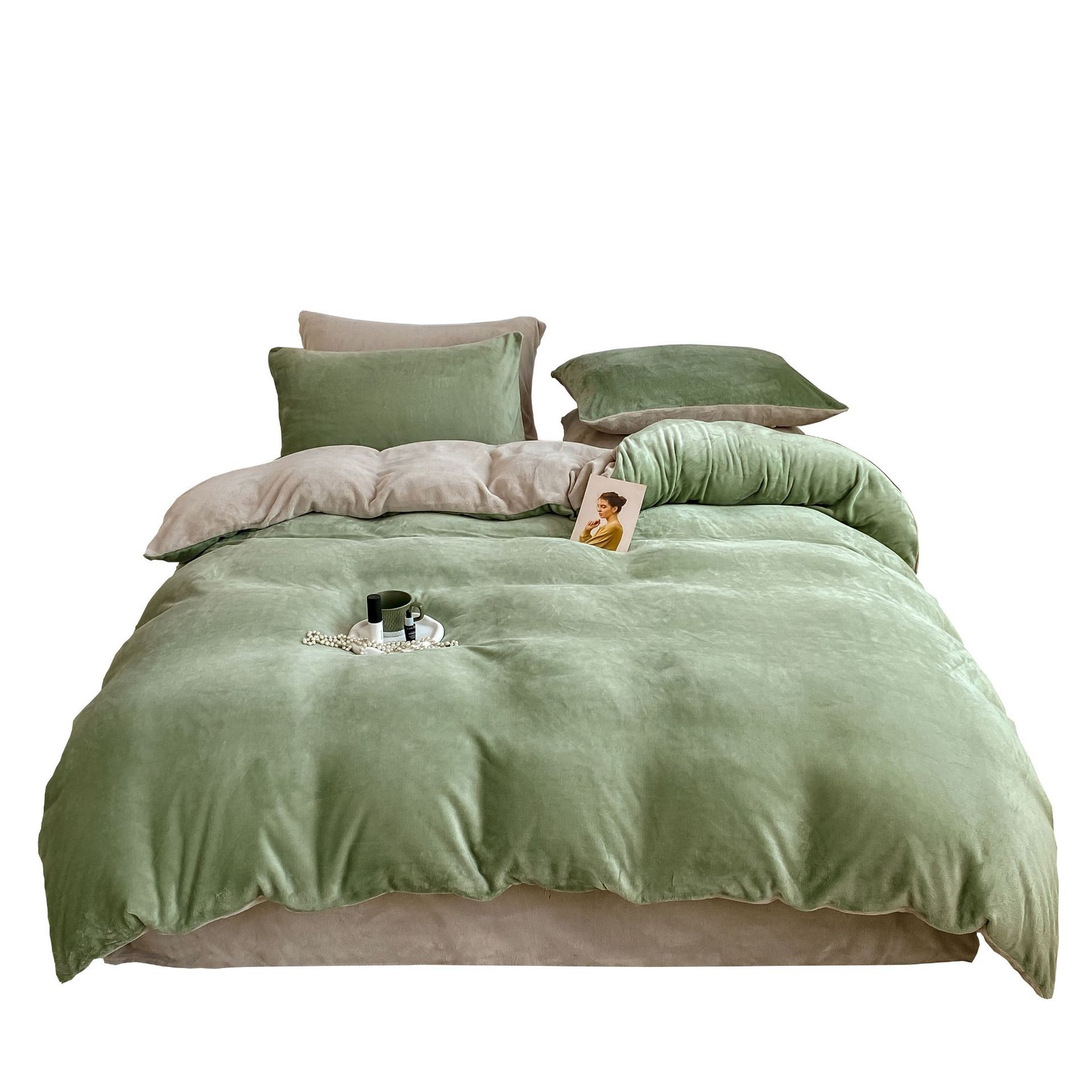 Cama de seda de leche con cuatro piezas de seda de coral gruesa doble edredón con sábanas de franela con tres piezas de invierno
