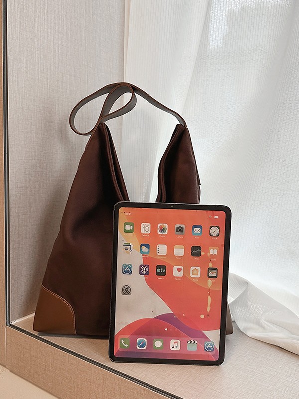 Commuting ins nicho zhong2025 otoño invierno bolsos retro versátiles y ligeros nuevos modelos TOT de hombro grande capacidad