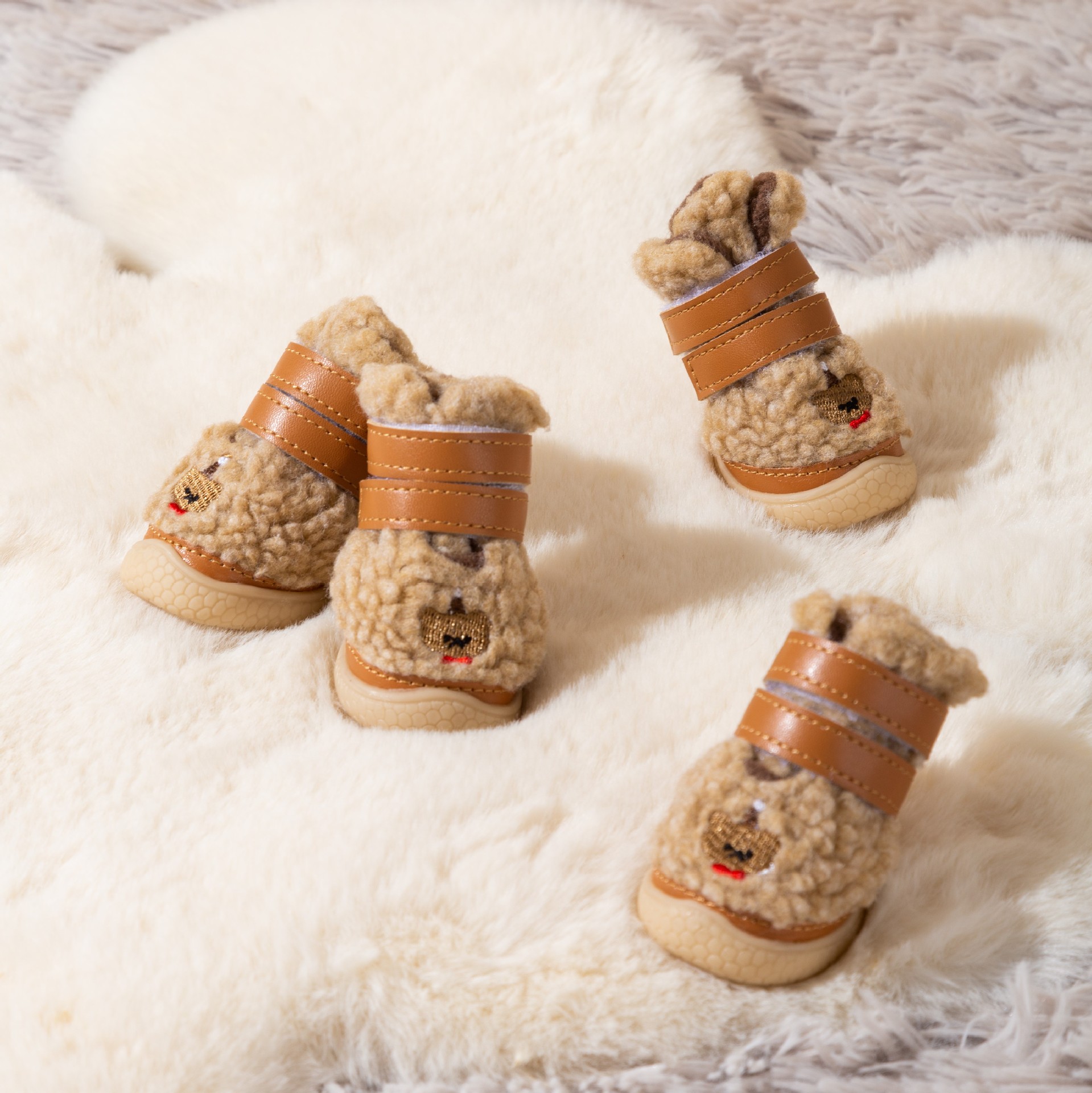 Meilade color de dibujos animados calentadores zapatos de peluche de cordero pegatinas de peluche osos pequeños perros otoño y invierno zapatos de mascotas gruesas