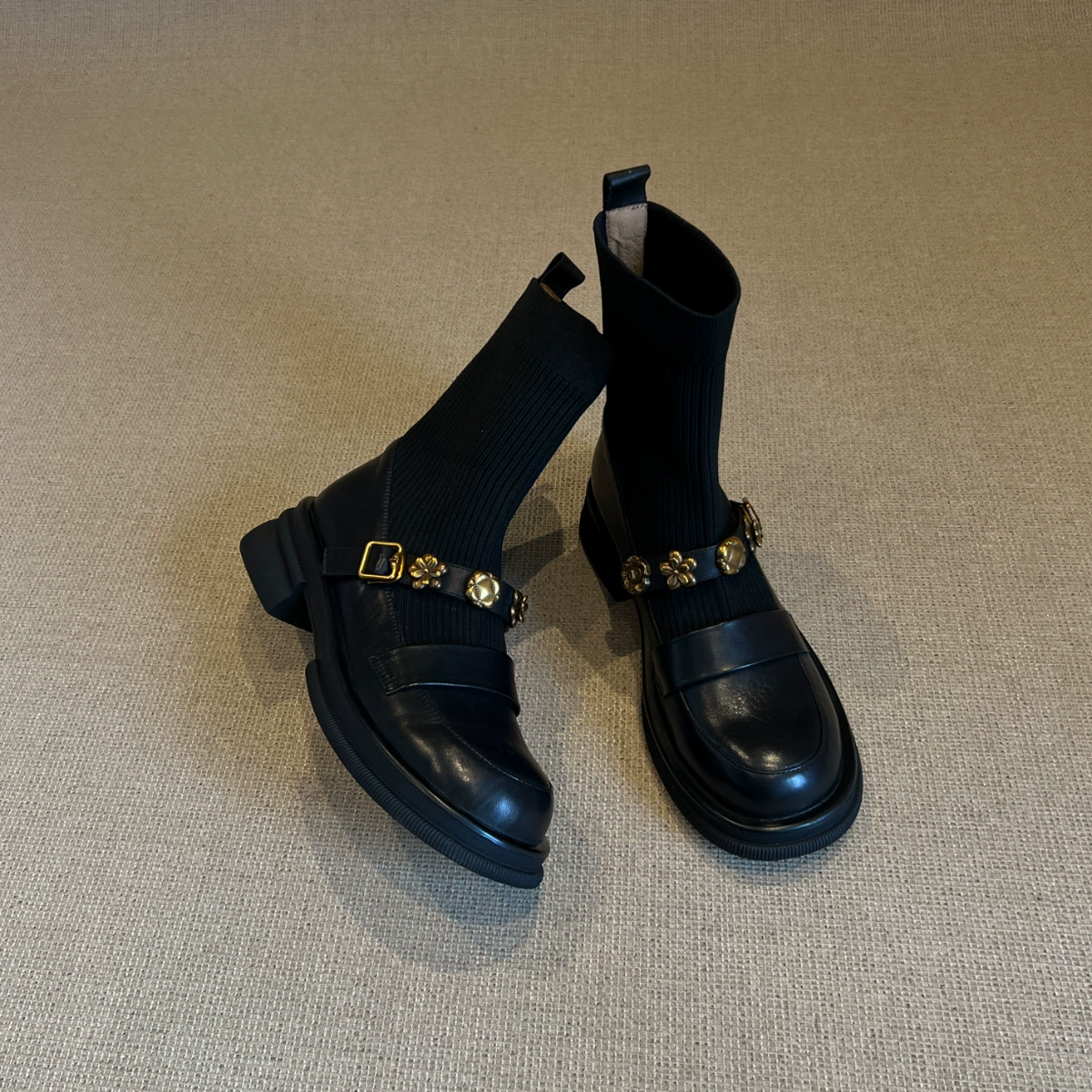 Толстая подошва металлическая пряжка эластичные короткие сапоги ретро-колледжа трикотажные тонкие сапоги женские дикие рафоры сапоги