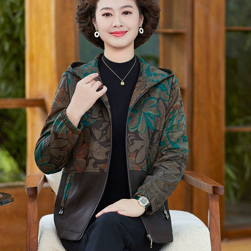 2024 женское весеннее и осеннее тонкое пальто среднего и пожилого возраста, модная Свободная Повседневная ветровка с капюшоном для пожилых женщин, тонкая куртка