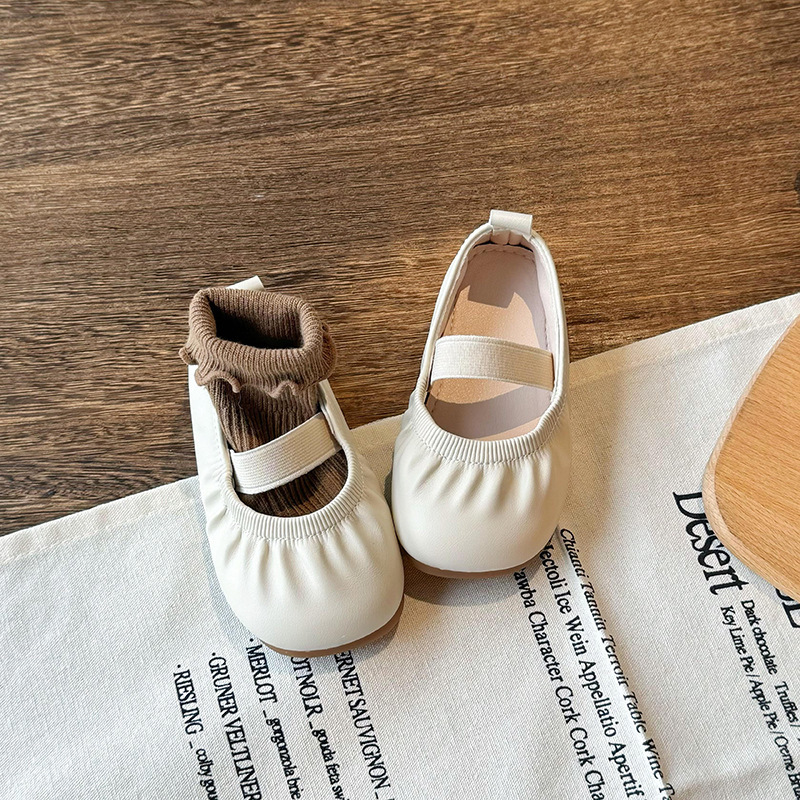 Children's Grandma Shoes 2024 New Style Baby Girl's Simple Bean Shoes Soft Sole Shallow Mouth Flats Fashionable Princess Shoes One-Legged