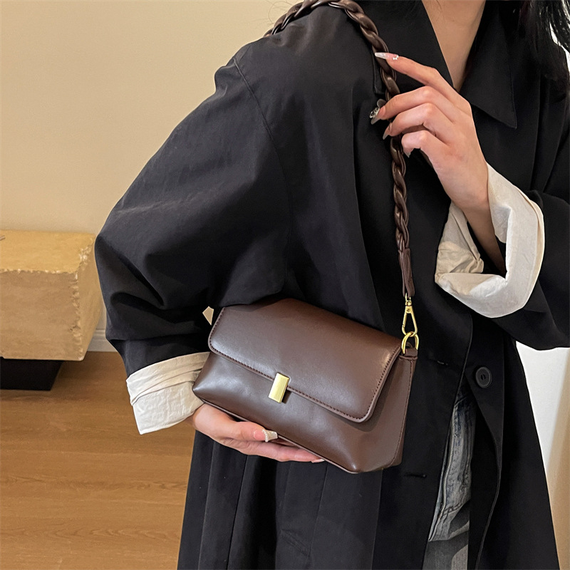 Cross-Border New Niche Autumn Women's Bag French Light Luxury Retro Underarm Bag Braided Shoulder Strap Small Square Crossbody Bag