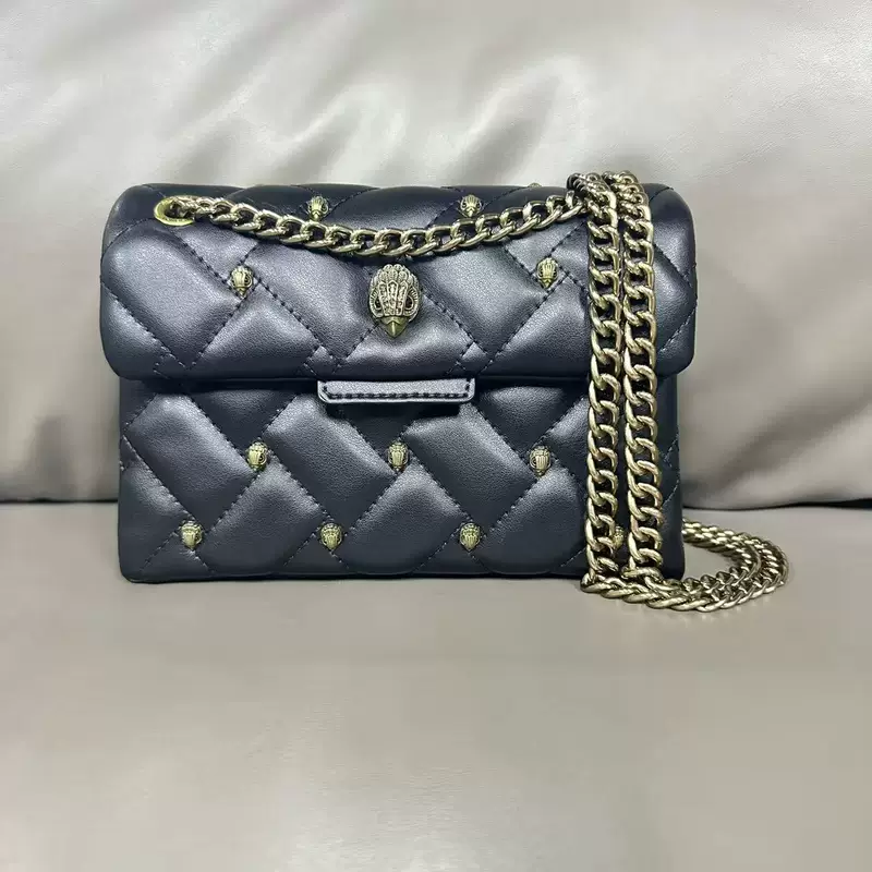 One-shoulder bag with diamond pattern, Chanel style, chain bag