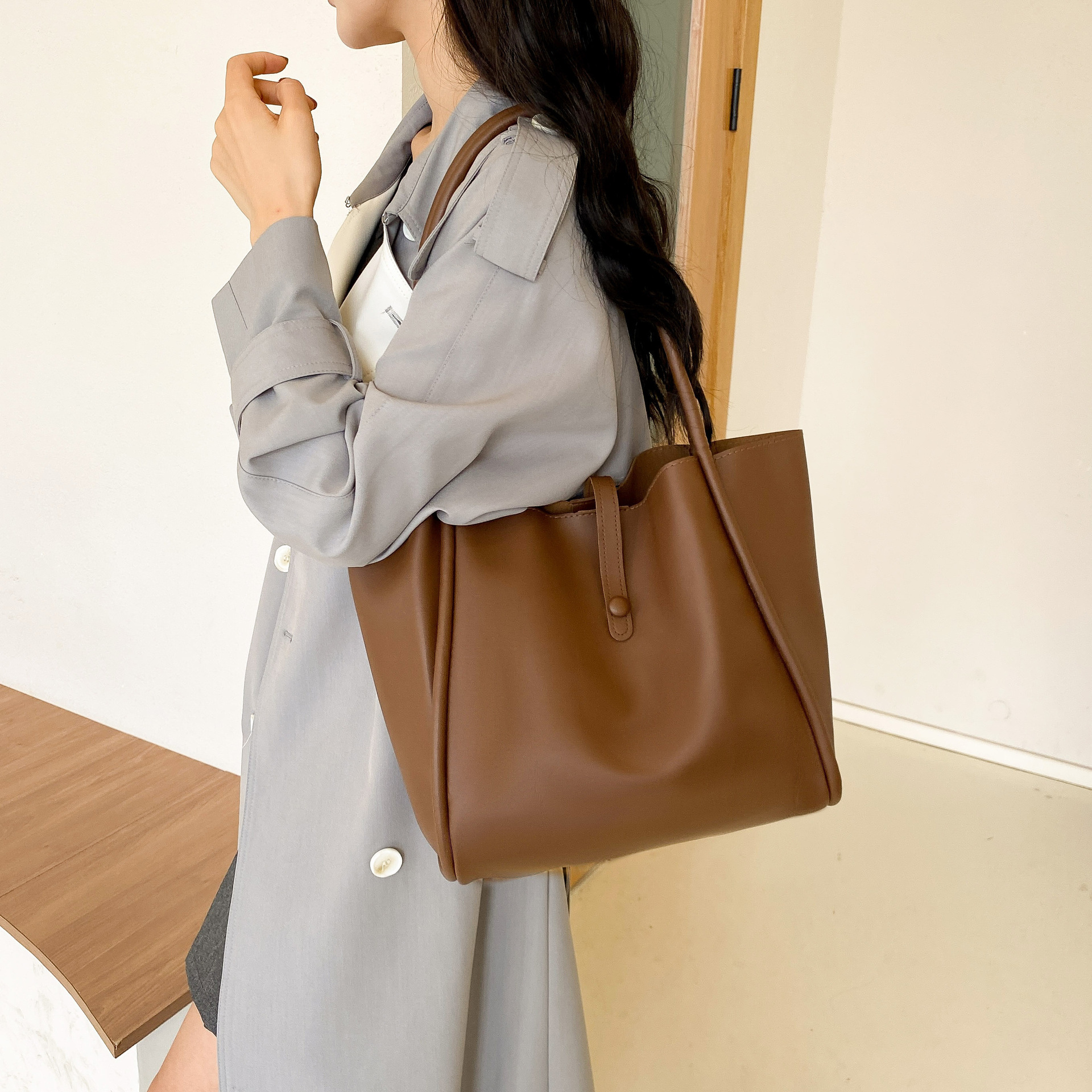 Textura simple de gran capacidad bolsa de hombro para mujeres 2025 nuevo estilo coreano de hombro único brazo de moda para mujeres image 8