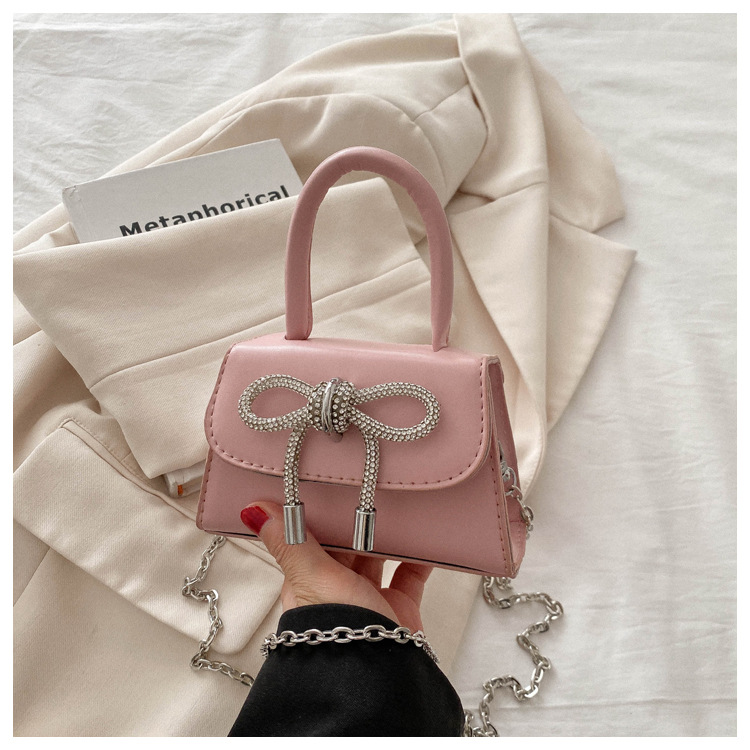 Alta textura estilo Chanel color sólido arco pequeño cuadrado bolso de las mujeres 2023 invierno nueva cadena crossbody del hombro