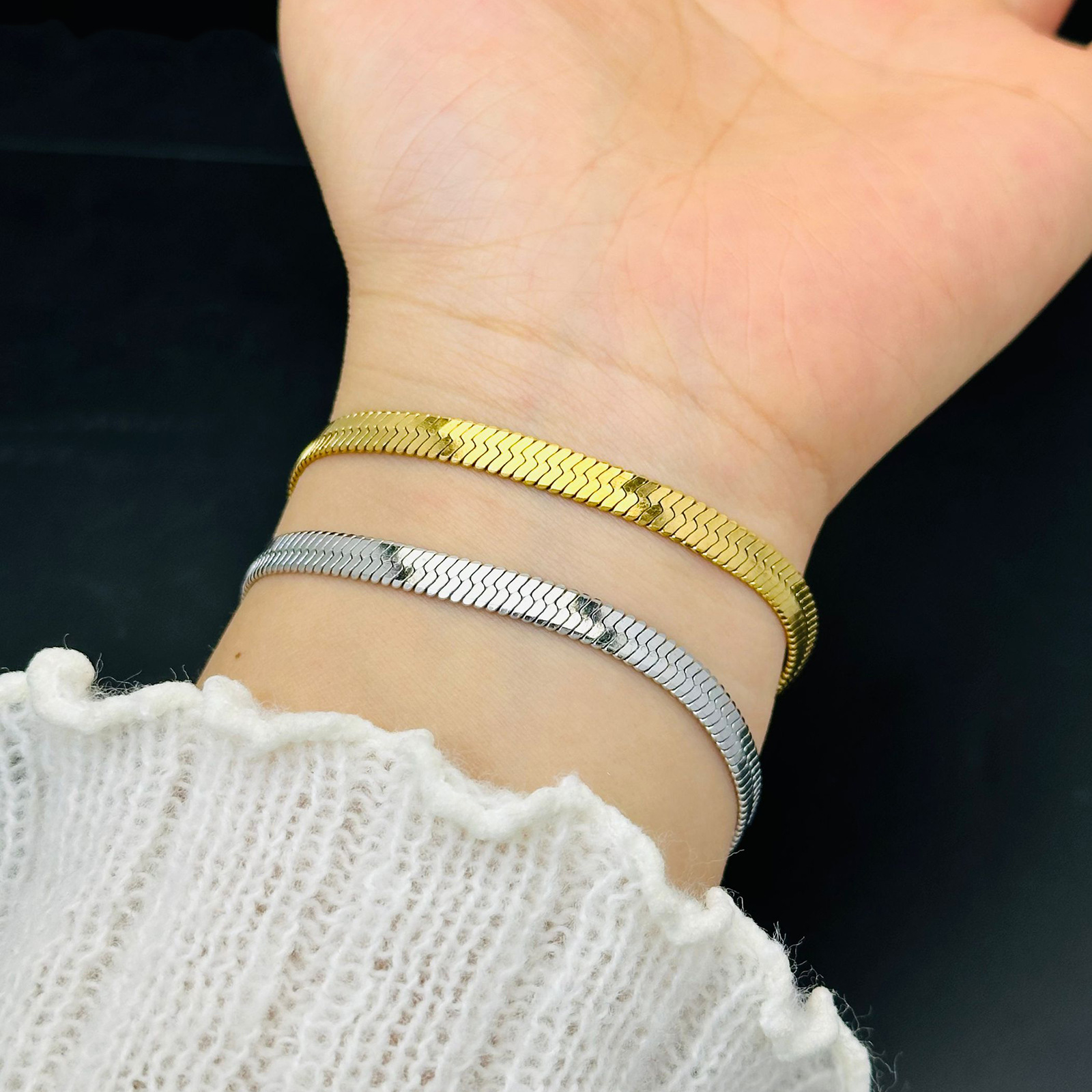 Cadena de hueso de serpiente plana de 5mm cadena desnuda transfronteriza transfronteriza temperamento de moda europea y americana joyería de lujo ligero femenino no se desvanece esencia europea y americana