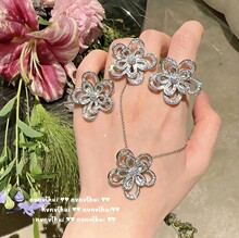 雷克雅末克花朵宝石项链 富丽堂皇 镀18K金 小花花大克拉锆石耳环