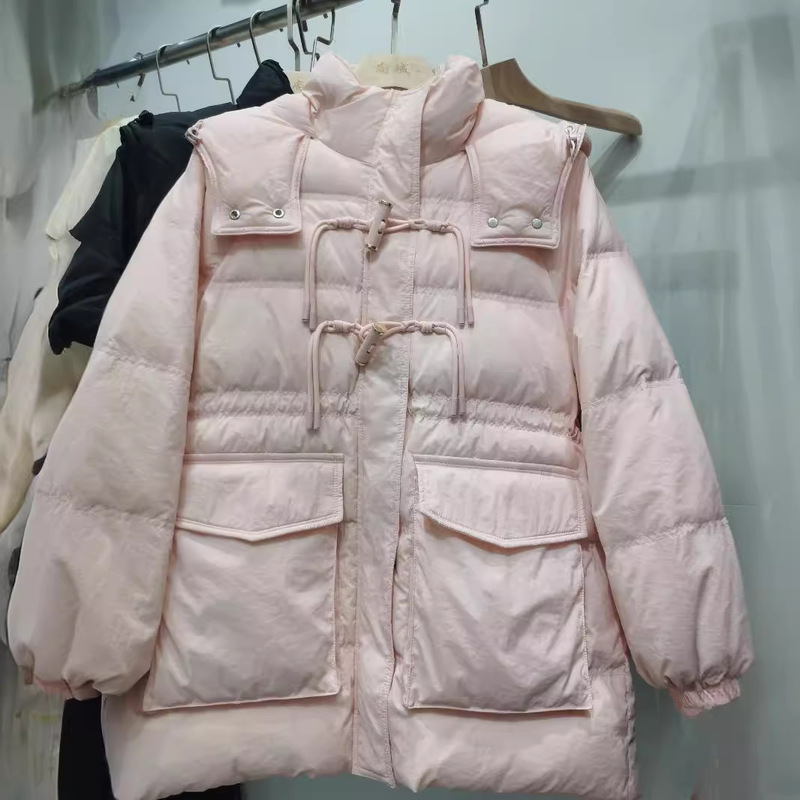 2026 Autumn/Winter Off-Season New Women's Short down Jacket with Hood, Bamboo Buckle, Thickened Loose-Fit Duck down Warm Coat 2026 Autumn/Winter Off-Season New Women's Short down Jacket with Hood, Bamboo Buckle, Thickened Loose-Fit Duck down Warm Coat