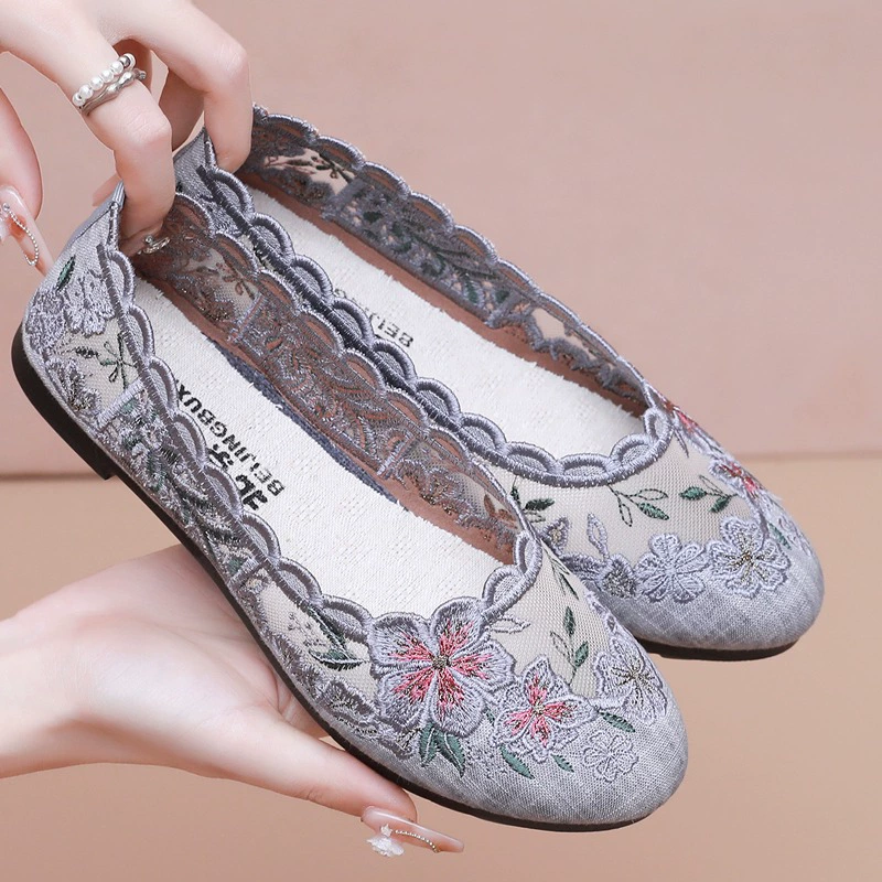 Новые летние туфли для мам, старые пекинские тканевые туфли, женские туфли с сеткой, туфли на плоской подошве с дышащей сеткой и вышивкой, туфли на одной ноге для пожилых людей.
