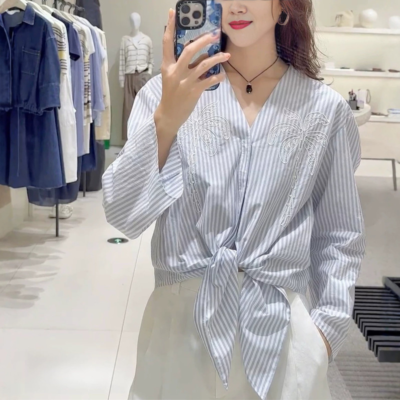 ED Gao Yuanyuan's same style 26 autumn new embroidered tie-knot striped shirt, casual versatile embroidered V-neck slimming top