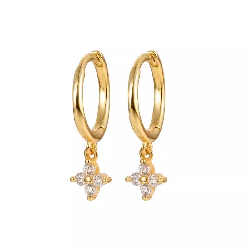 S925 aretes de plata esterlina nicho temperamento negro de cuatro hojas de aretes de flores perfiles de orejas ligero lujo de alto nivel de sensación de orejas de red roja