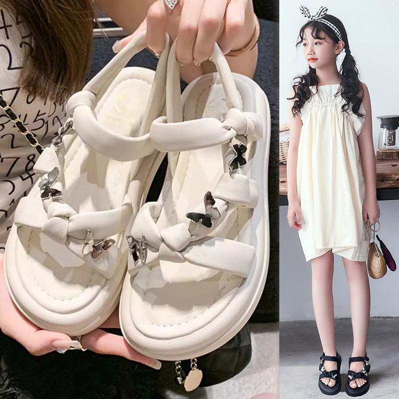 Zapatos de playa de moda para niñas versátiles verano 2026 nuevos niños huecos zapatos de princesa mariposa zapatos romanos