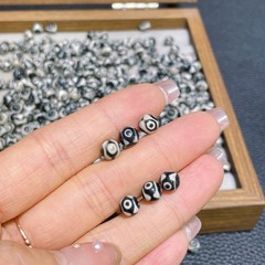 白黒瑪瑙三眼天珠玉玉散珠チベット式瑪瑙玉ブレスレットネックレスアクセサリーアクセサリービーズ卸売り