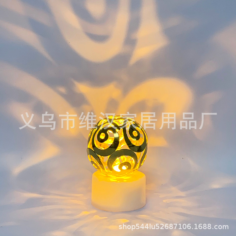 Transfronterizo Oriente Medio malla de alambre hueca dorada lámpara de vela electrónica de hierro forjado lámpara de noche LED decoración de escritorio iluminación