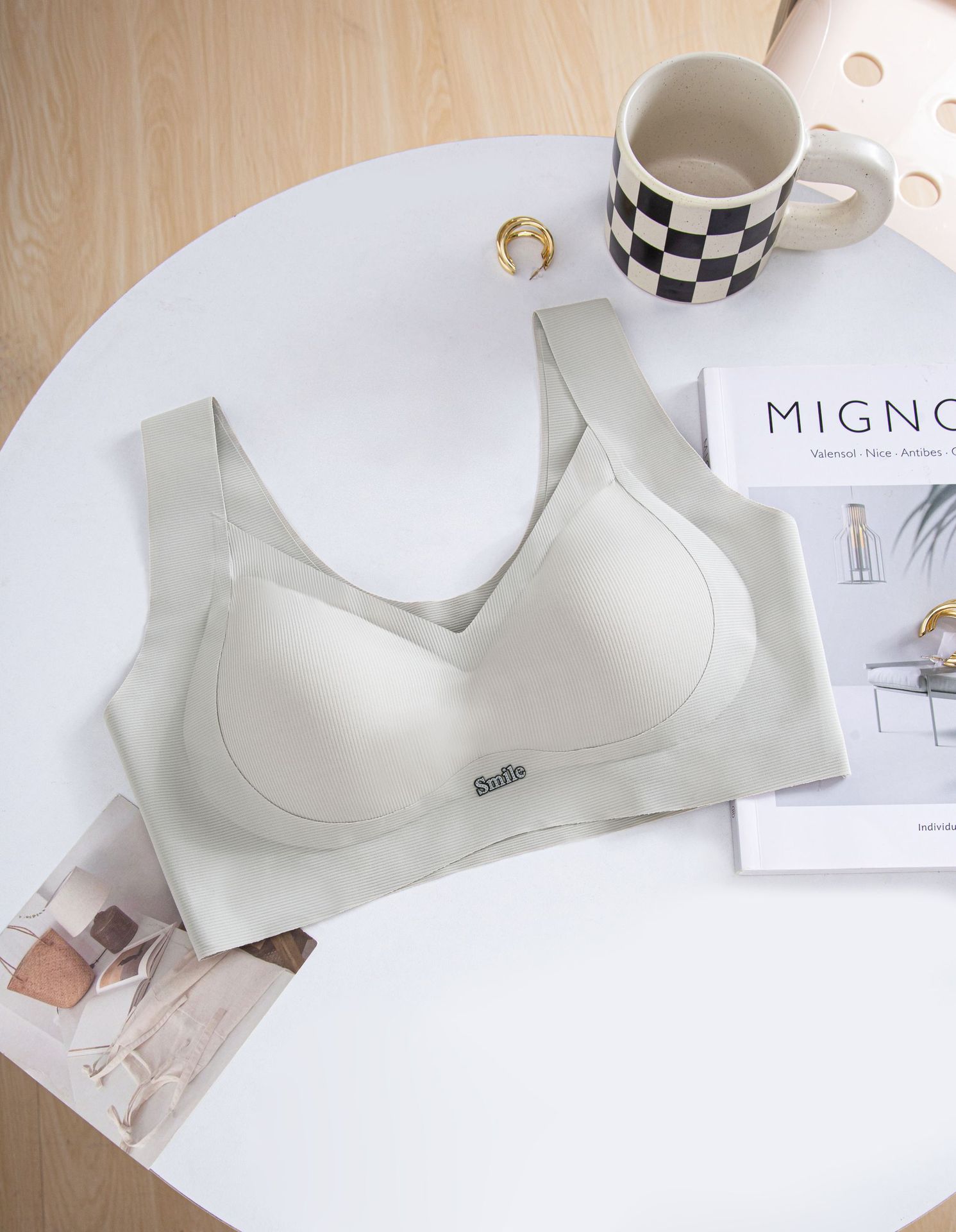 Venta directa de fábrica Comercio electrónico transfronterizo Sudeste de Asia Vietnam Tailandia Mujeres sin costuras Sujetador de texto cómodo y transpirable