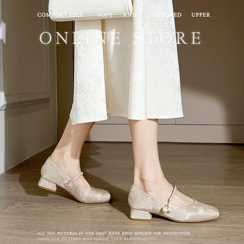 Новые китайские квадратные туфли на толстом каблуке женские весенние 2025 новые легкие туфли на пуговицы Мэри Джейн большие размеры женские туфли