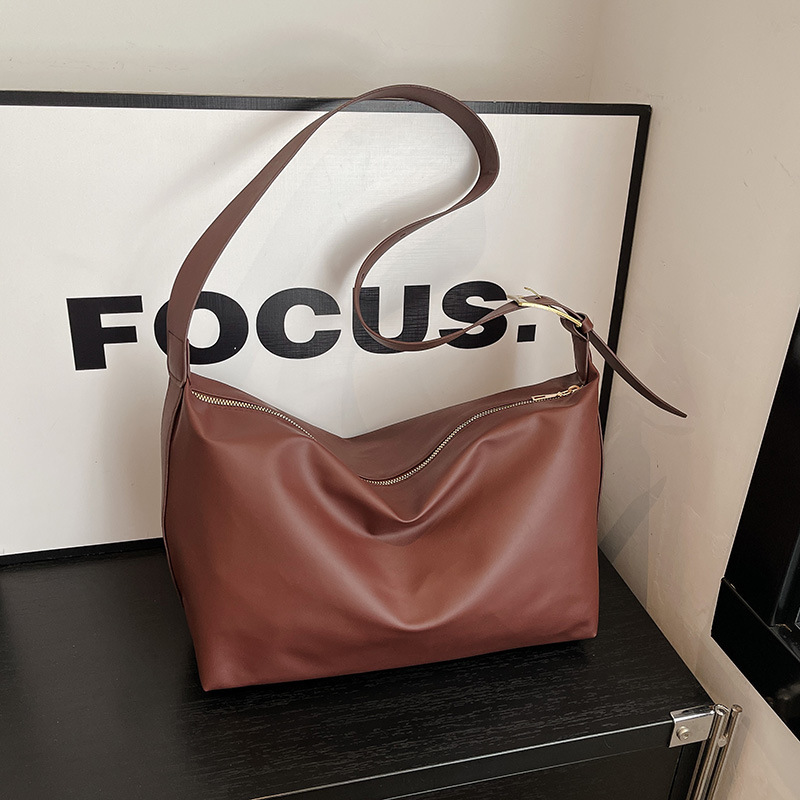 Borsa a tracolla da donna di grande capacità, alla moda per l'autunno, ideale per gli spostamenti quotidiani, modello semplice e trendy per studentesse, nuovo modello 2026 in nero._voghion.com