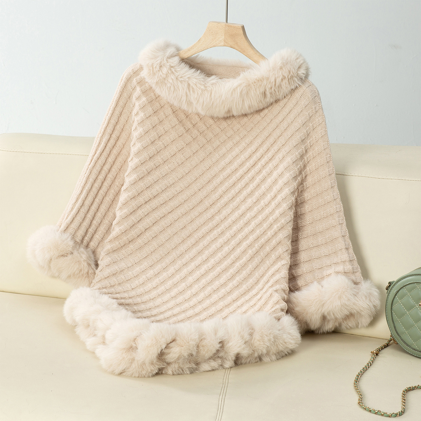 Poncho de malha para mulher capa vintage aos quadrados com pelo_voghion.com