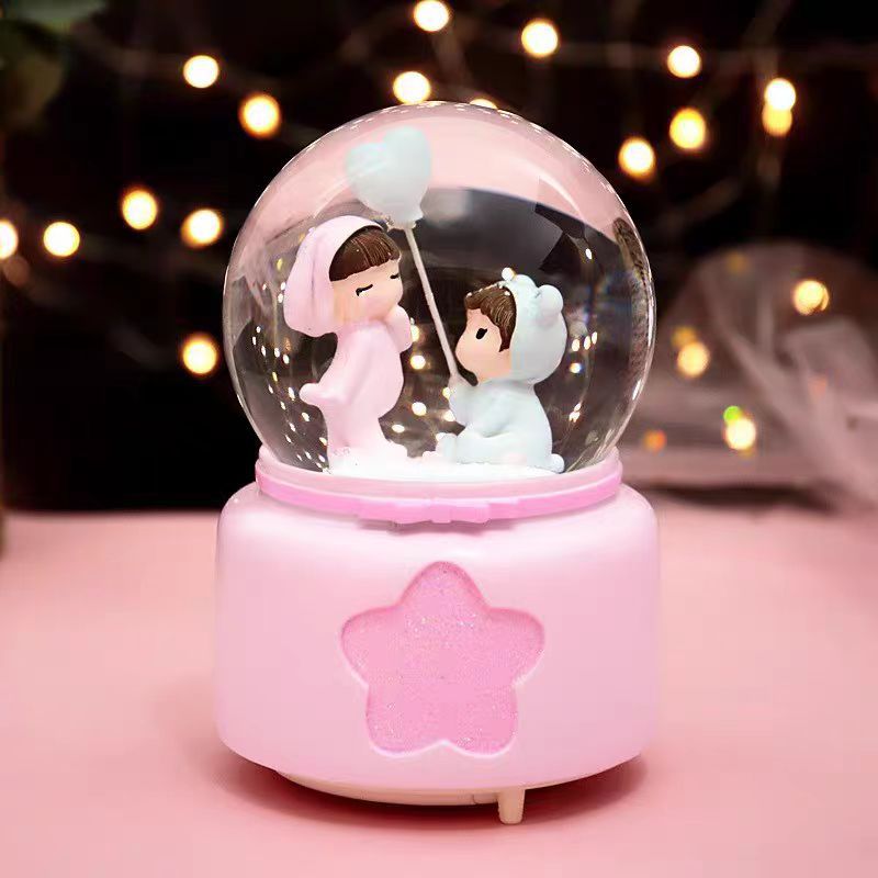 Adornos de resina de venta directa de fábrica, bolas de cristal, nieve, cumpleaños para hombres y mujeres, regalos de graduación para novias y parejas de estudiantes