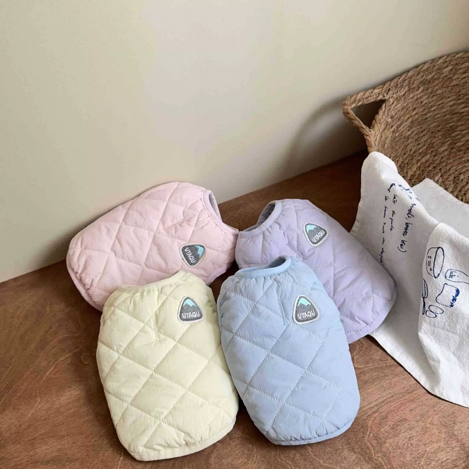 无袖马甲家居服宠物猫咪狗狗泰迪雪纳瑞比熊背心腈纶材质冬季加厚