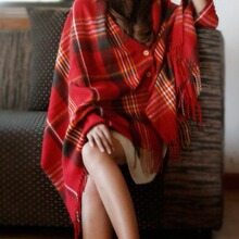 同款厂家直批韩版秋冬新款仿羊绒格子针织披肩带纽扣围巾两用