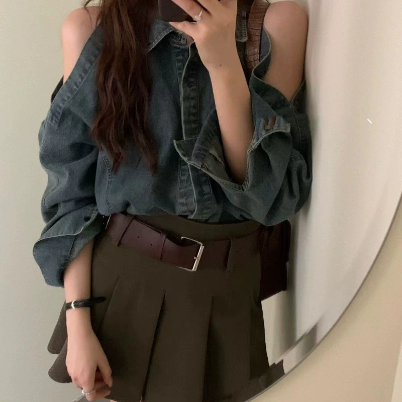 Джинсовая куртка-рубашка с длинными рукавами и открытыми плечами для женщин, осень 2025, новый дизайн в стиле Гонконг