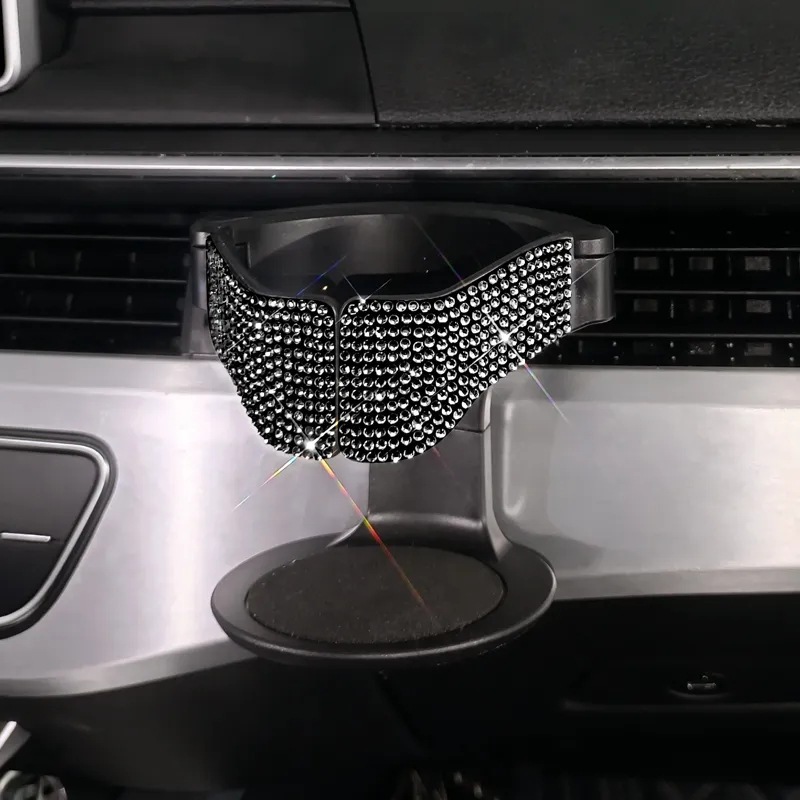 国境を越えた自動車にはドリルカップホルダーが入っています。|undefined
