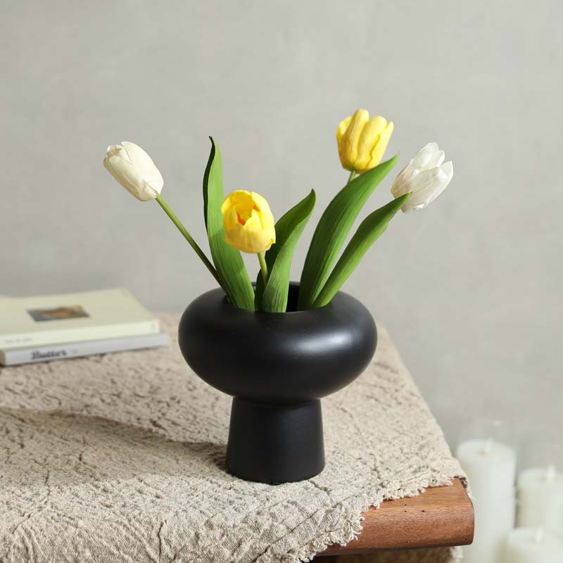 Ins decoración de jarrón de cerámica sala de estar simple decoración de mueble de TV para el hogar arreglo floral sentido de diseño flor en blanco y negro