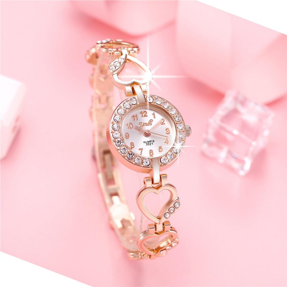 Diamond Inlaid Temperament Net Red Peach Heart Bracelet Bracelet Women's Quartz Watch Student Watch