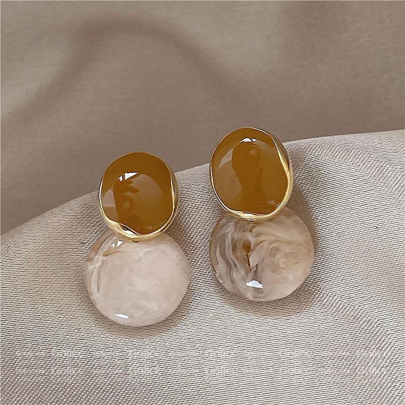 High-grade autumn and winter Maillard vintage drip earrings female 2024 popular earrings Internet celebrity round face slimming ear jewelry