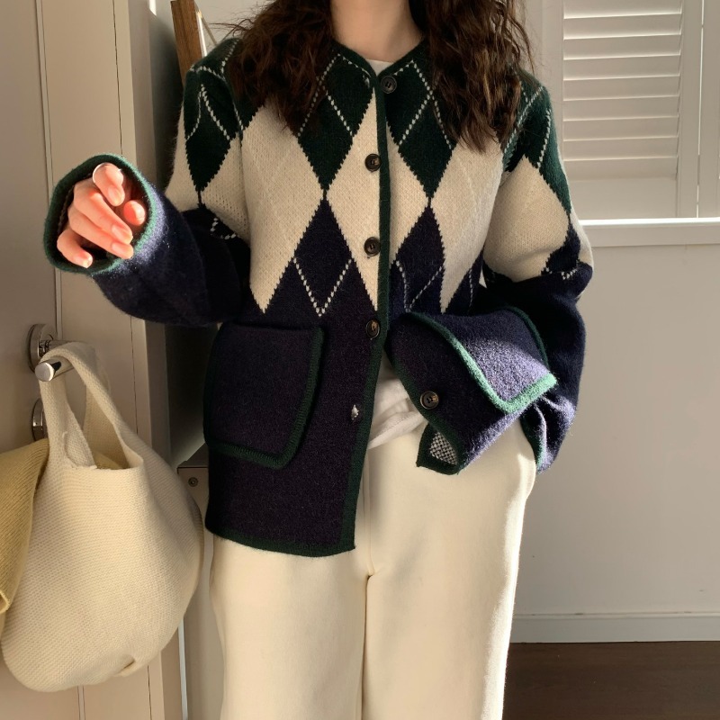 Brand retro knitted cardigan with diamond pattern