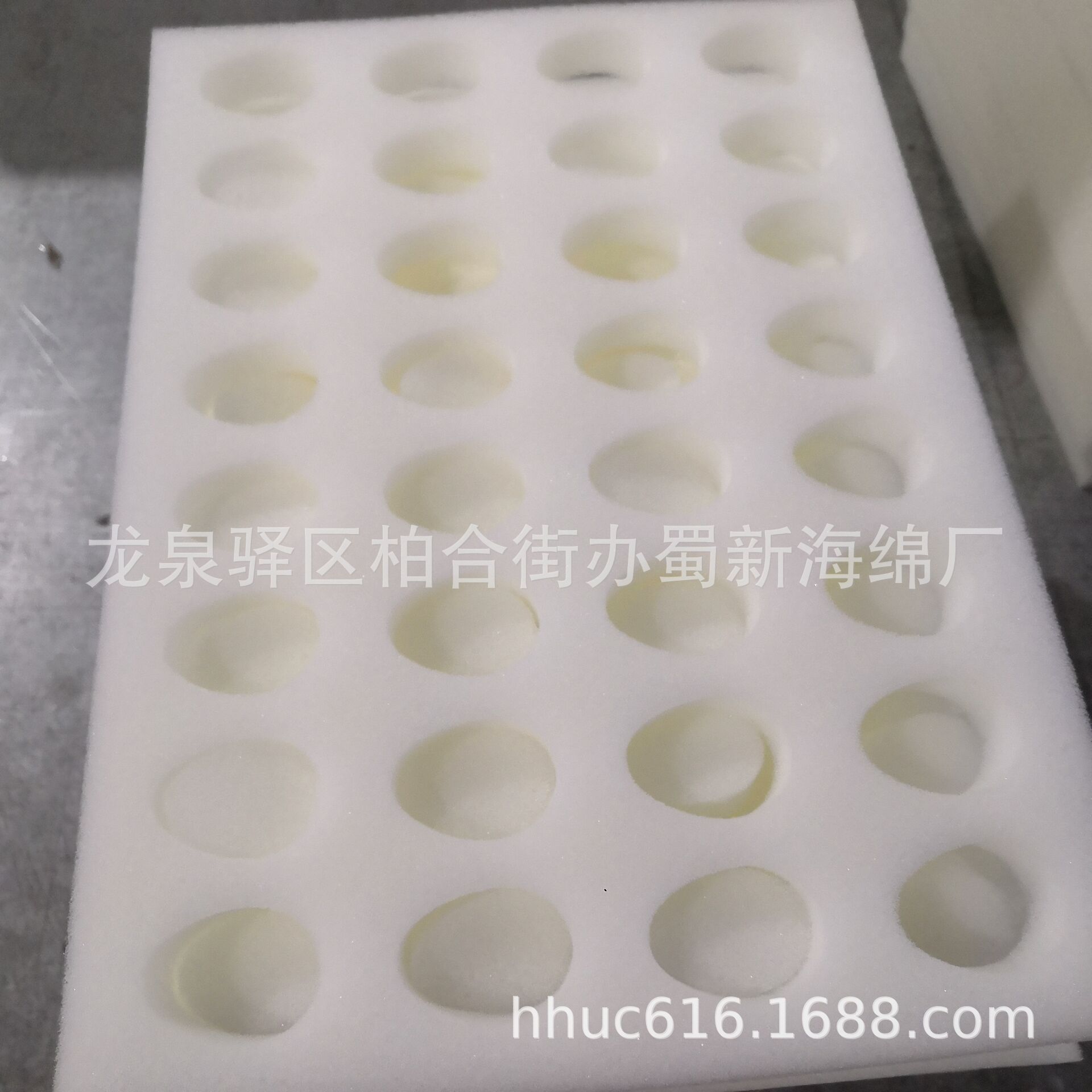 供应草莓打孔内衬海绵托/软质聚氨酯草莓托/32枚装草莓内托海绵垫