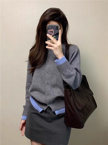 Grey False Two-Piece Knit Cardigan Jacket for Women, Autumn Korean Version, Relaxed Style Overcoat, Design-Sensitive Contrast Color Top