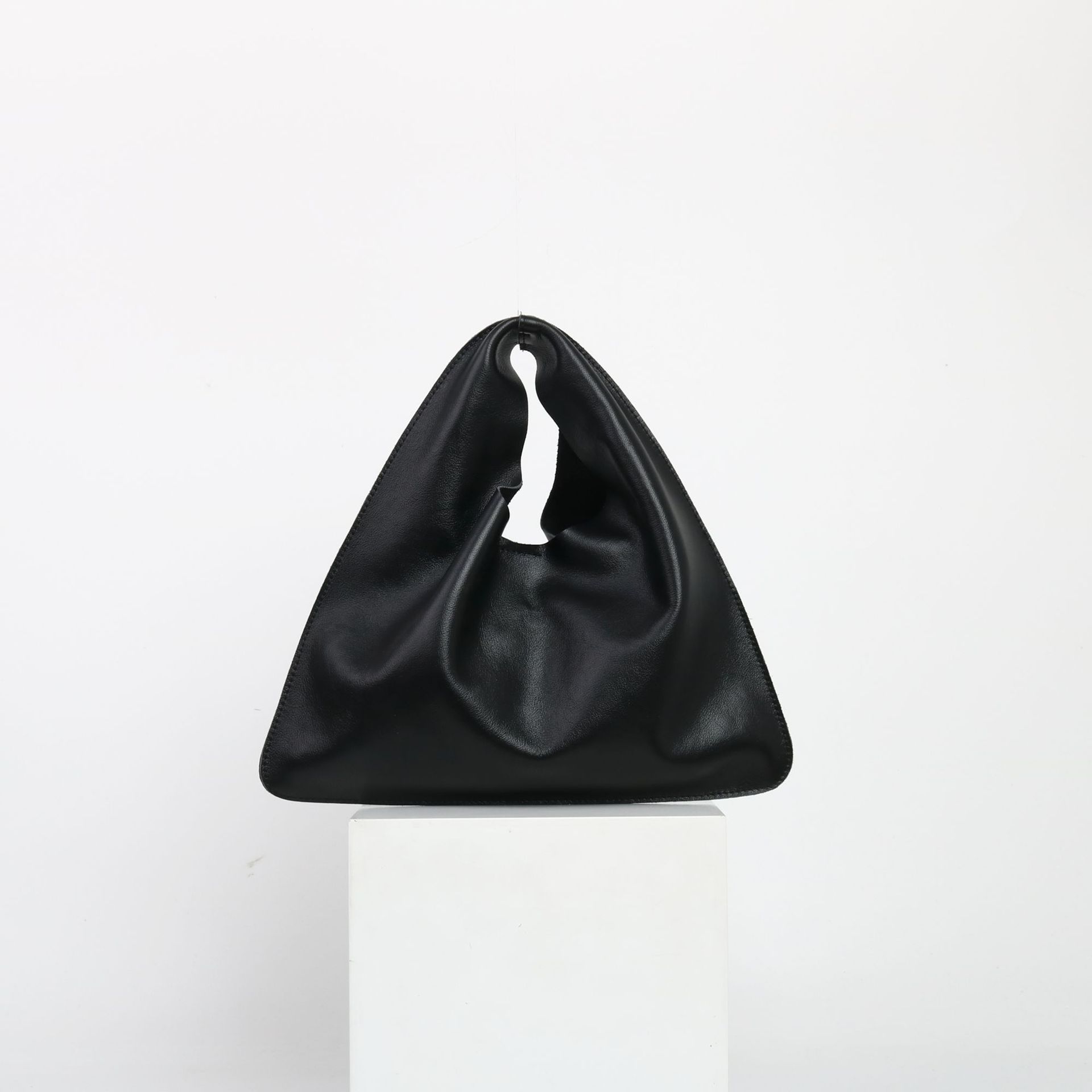 羊皮三角包高级感真皮手提包韩国小众饺子包腋下包单肩斜挎包手提