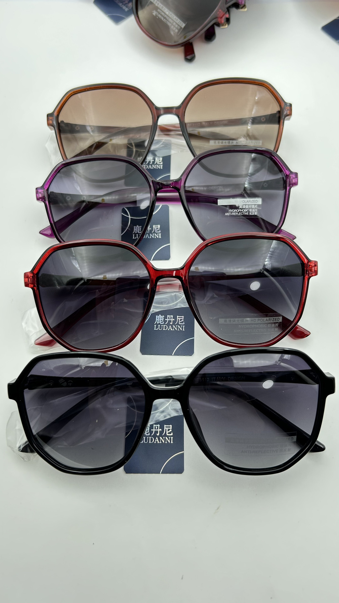 Polarized sunglasses for middle-aged and elderly women, anti-UV sunglasses with large and small frames for mothers, outdoor driving sunglasses, fashion-forward