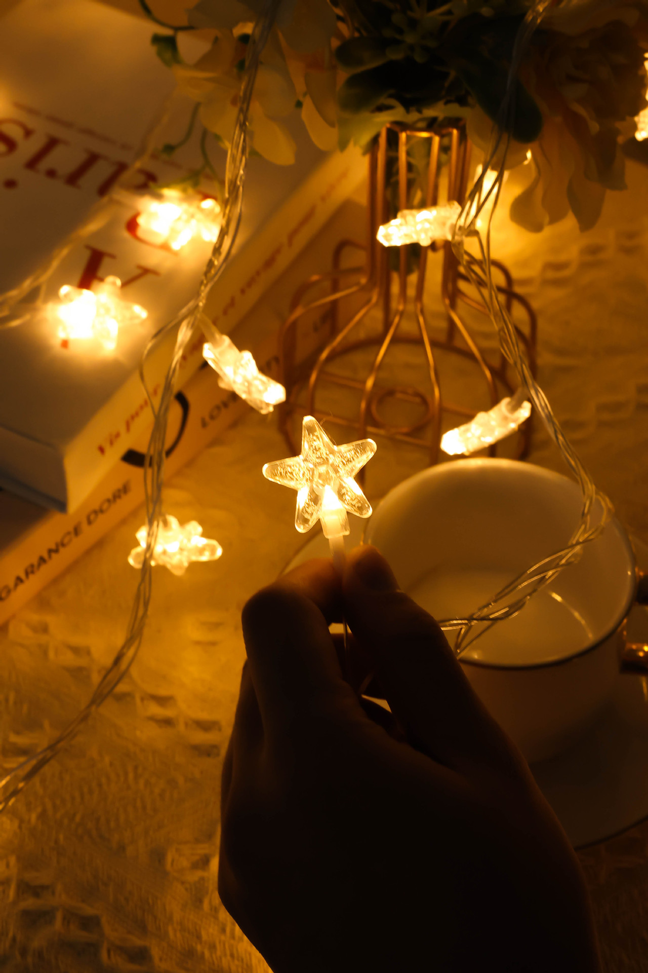 따뜻한 흰색 거품 다섯개 별