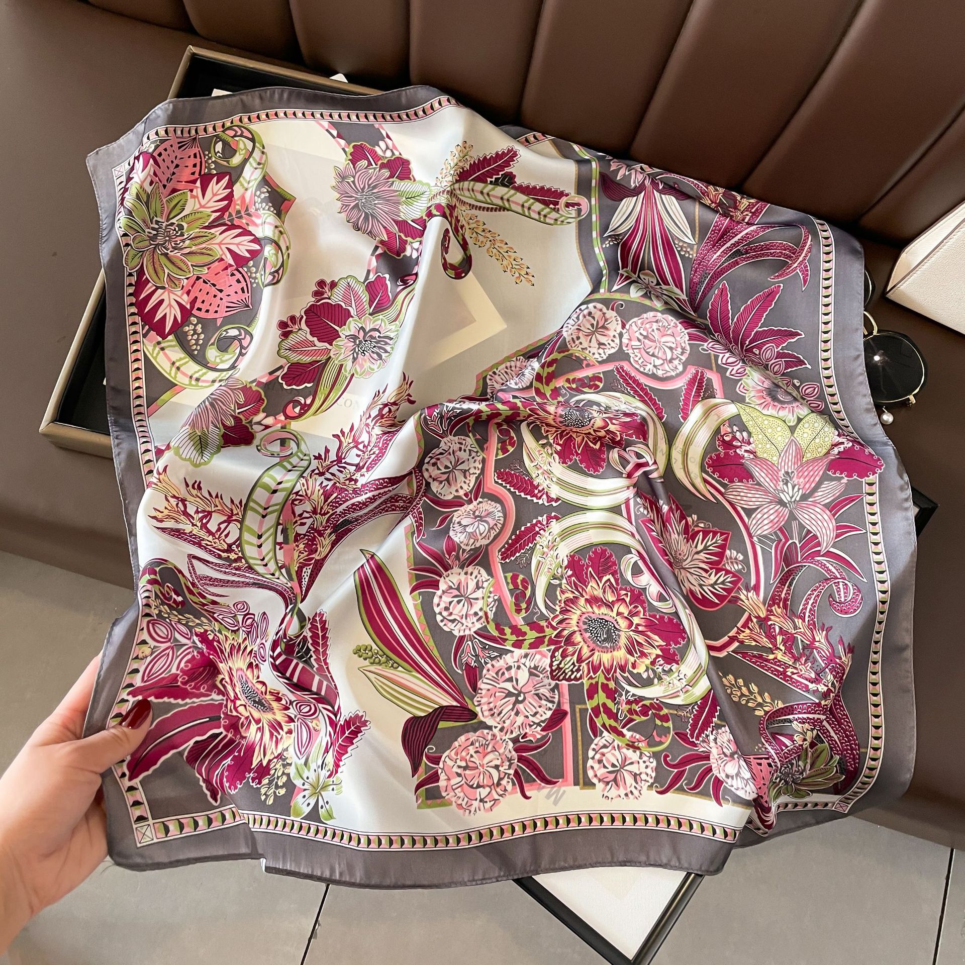 Ny liten fyrkantig halsduk 70 cm koreansk fyrkantig satinhalsduk med växtblomma, sidenhalsduk för kvinnor, dekorativ liten sjalhalsduk_voghion.com