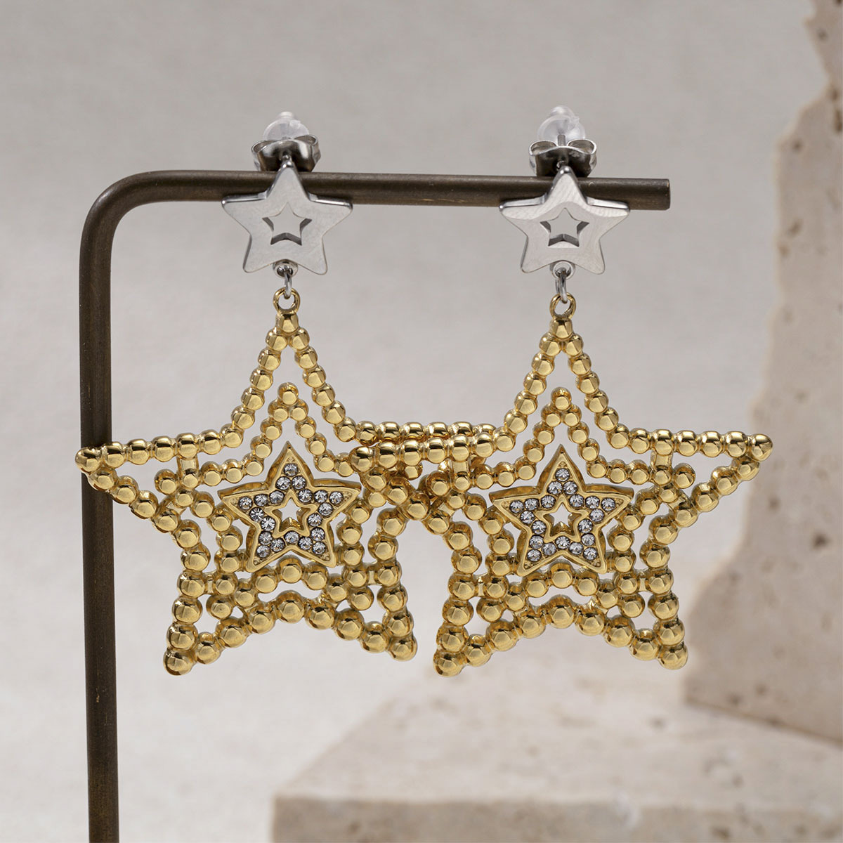 Collar de acero inoxidable de lujo ligero de alto nivel, estrellas de amor, orejetas chapadas en titanio, acero de titanio, mujeres no desvanecen