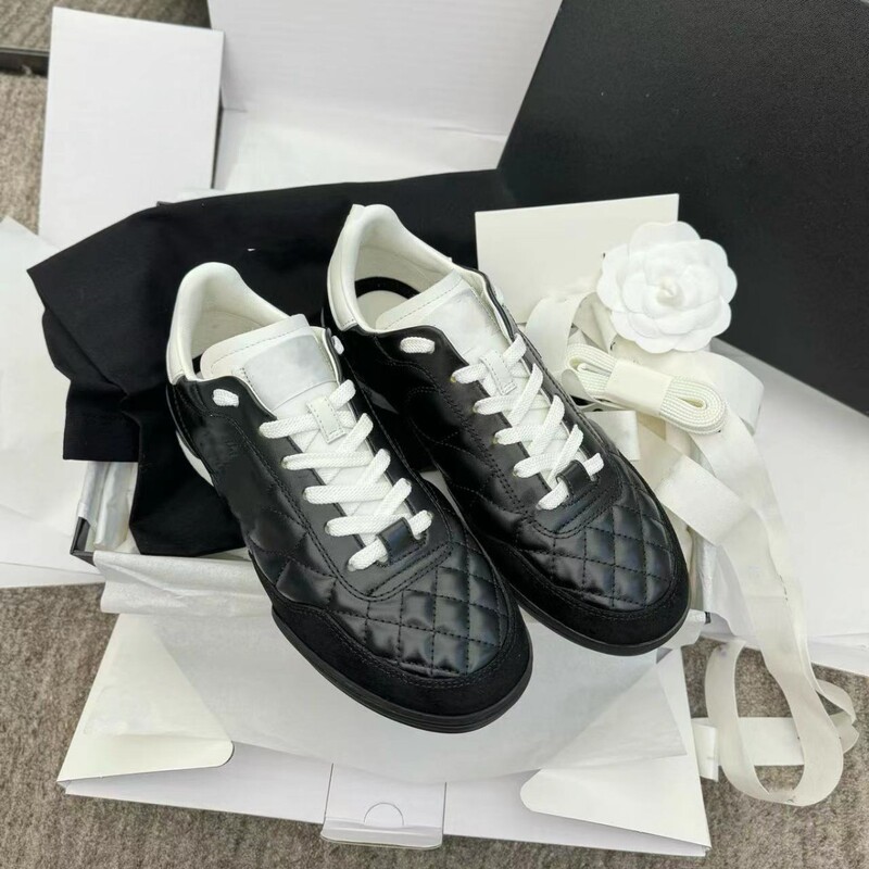 High-End Custom-Made Calfskin Lace-Up German Training Shoes from Dongguan, Classic Diamond Pattern Color-Blocked Tennis Shoes, Casual Sports Baseball Shoes
